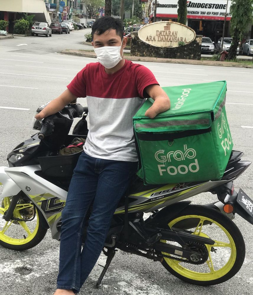 Kedua Tangan Kudung Gigih Bawa Grab Food1 Yoy Network